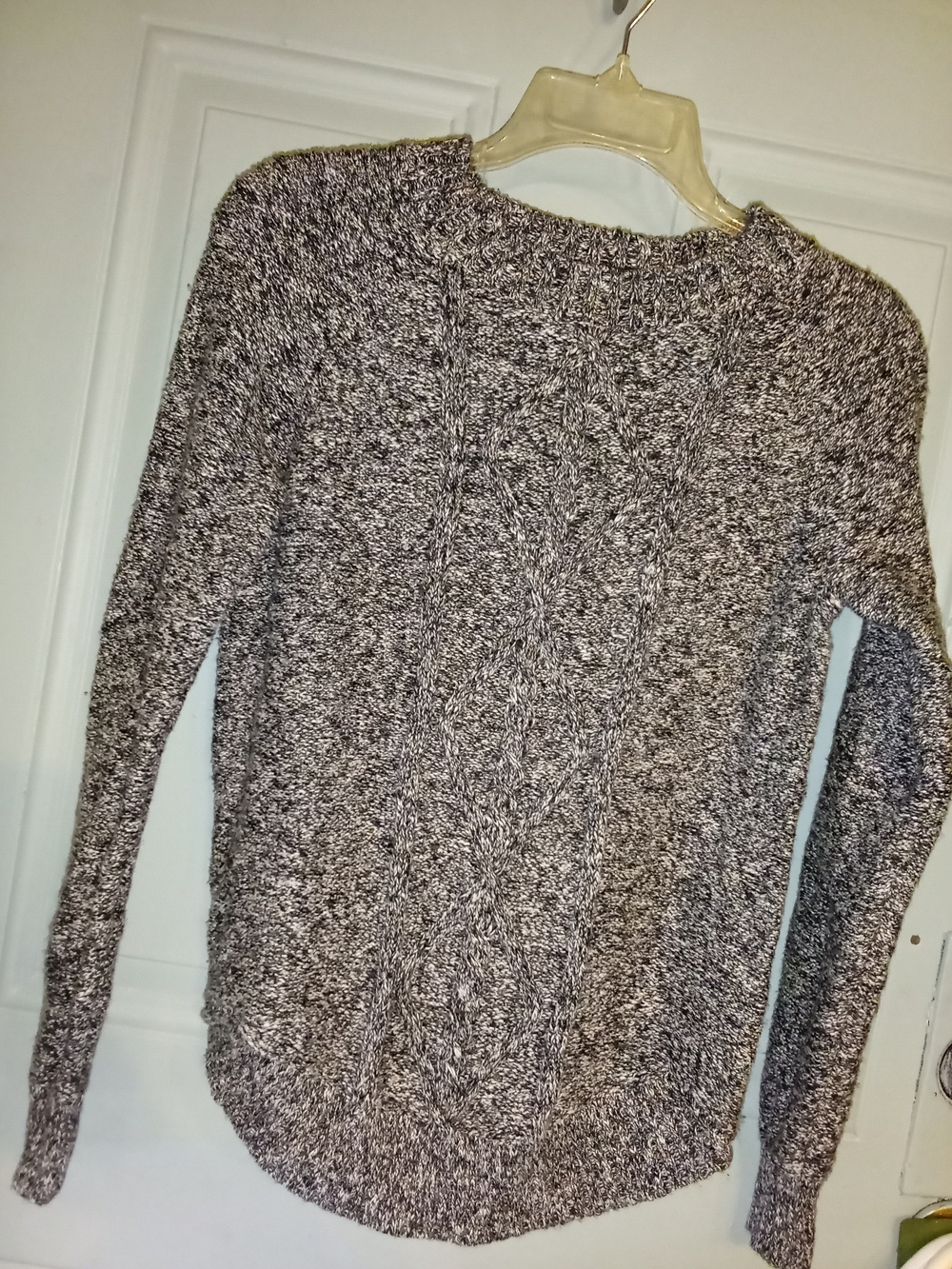 Cozy Marled Cable Knit Women's Sweater - White/Gray